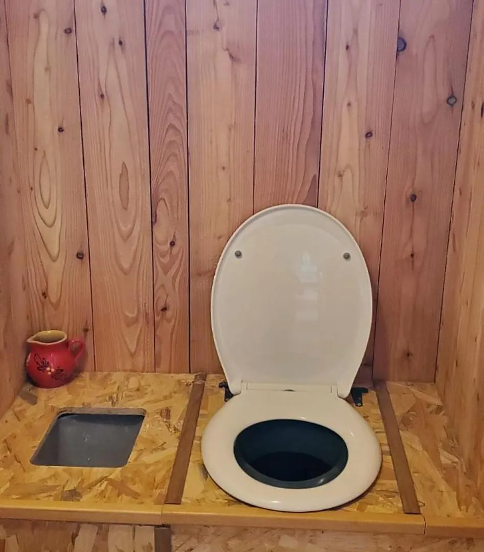 Le Merle Moqueur, Maisonnette En Bois, Les Kabanes En Kreiz Breizh Rostrenen France